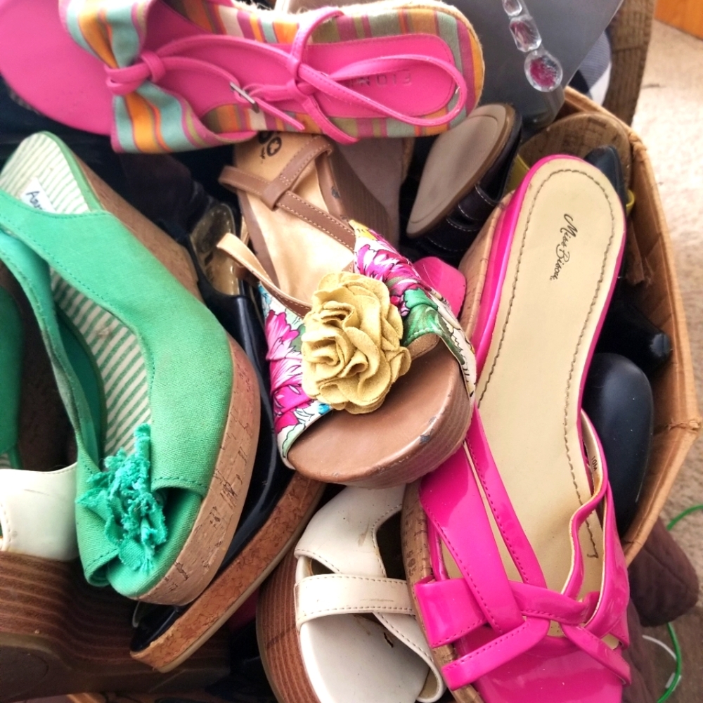 Various pairs of high heels,  sandles, flip flops, wedges, etc..💟💌💚